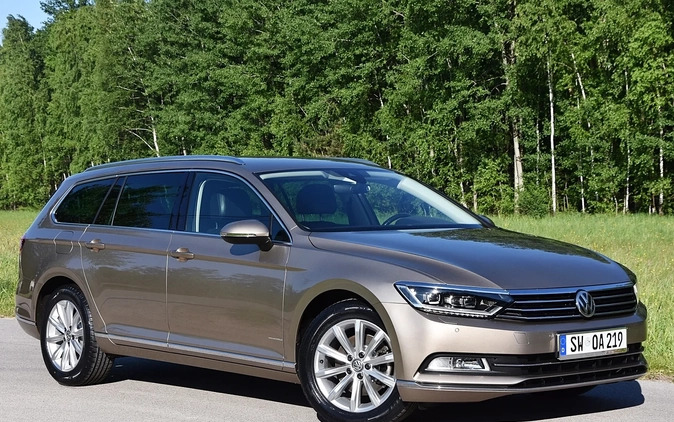 Volkswagen Passat cena 65700 przebieg: 227000, rok produkcji 2016 z Chełmża małe 781